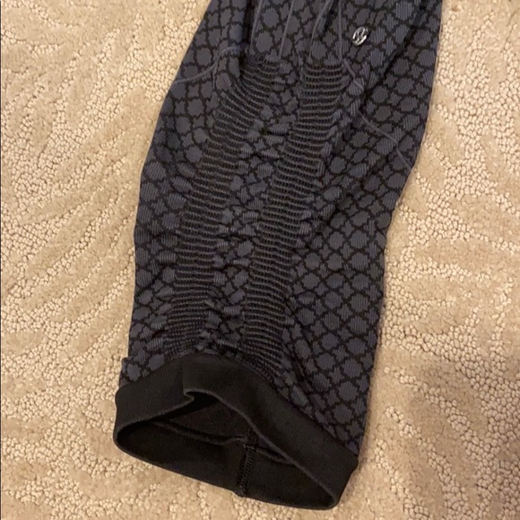 Lululemon In The Flow Crop Heathered Deep Coal 4 - Picture 7 of 10